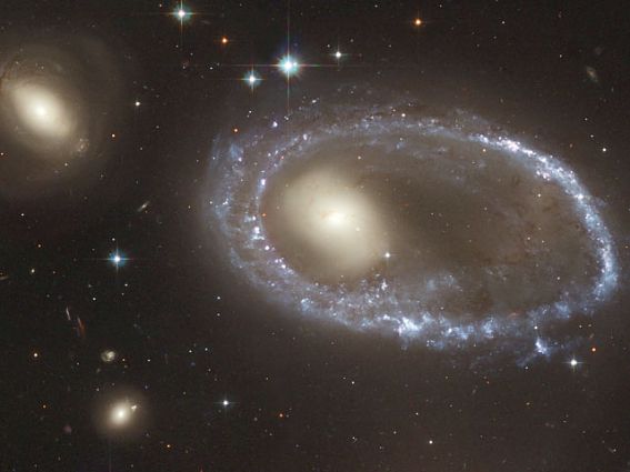 HST Foto: ESO 034-11